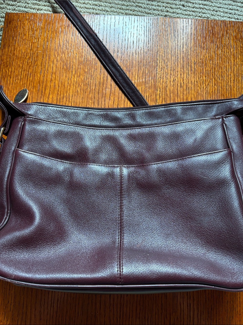 ETIENNE AIGNER Oxblood Maroon Leather Shoulder purse. Vintage classic. - Picture 7 of 12